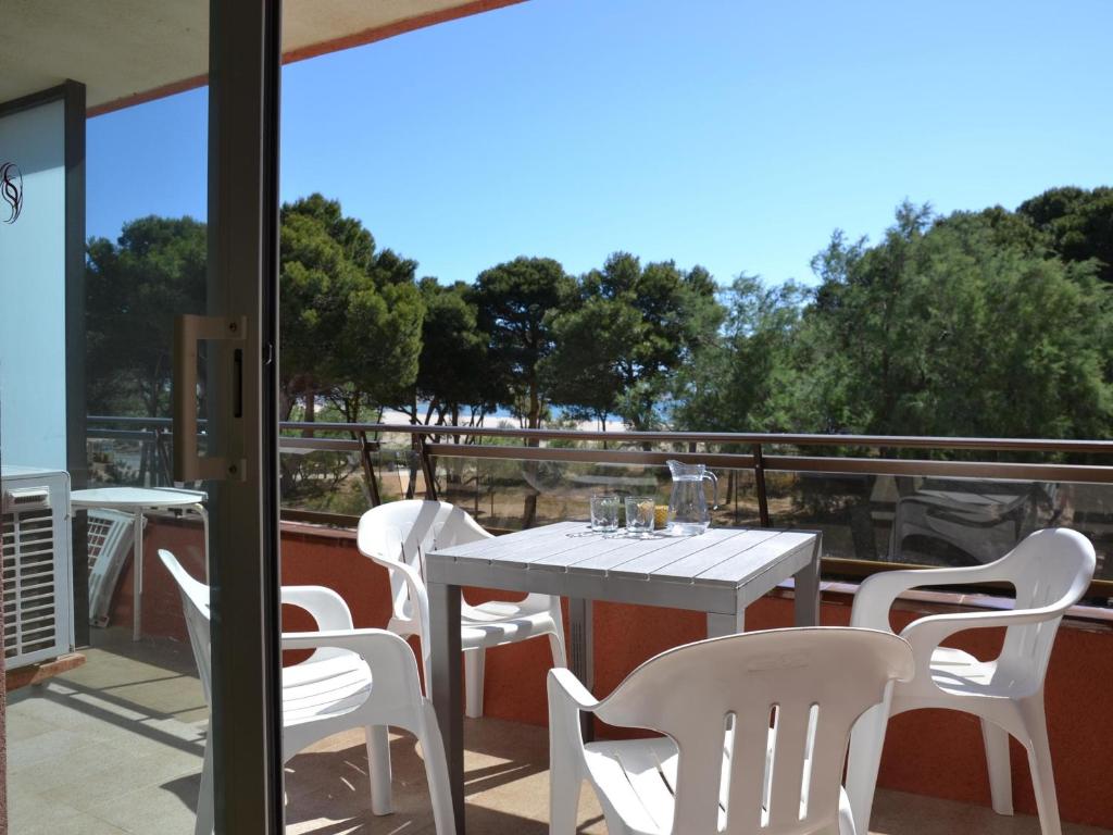 Apartamento en Primera Línea de Playa con Piscina y Terraza – L'Estartit - ES-323-26 - 2