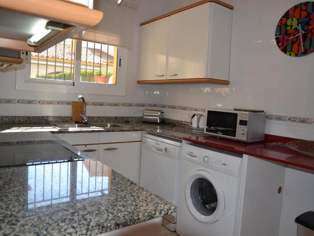 ¡Casa encantadora con piscina y cerca de la playa en L'Estartit! - ES-323-55 - 4