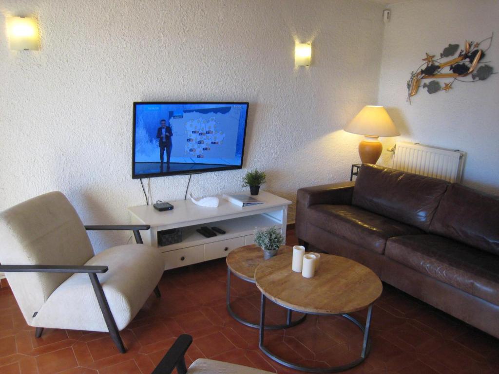 Casa en esquina con piscina privada en L'Estartit - ES-323-63 - 2