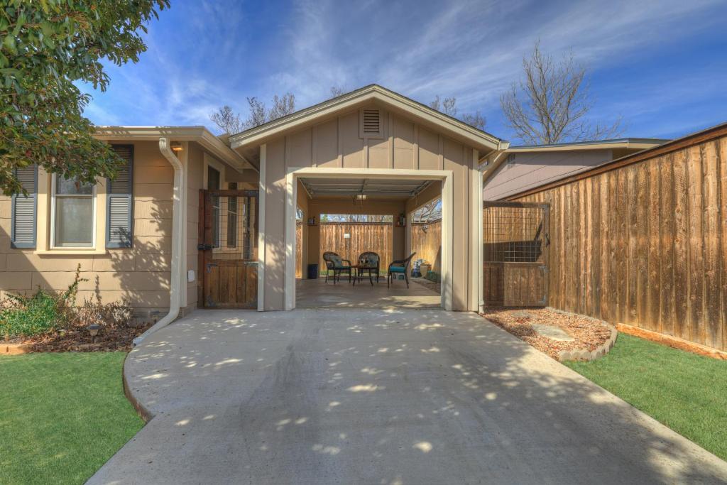 OSH Walk to Main St, Fredericksburg