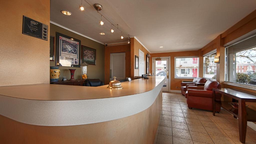 Campus Inn & Suites Eugene Downtown photo