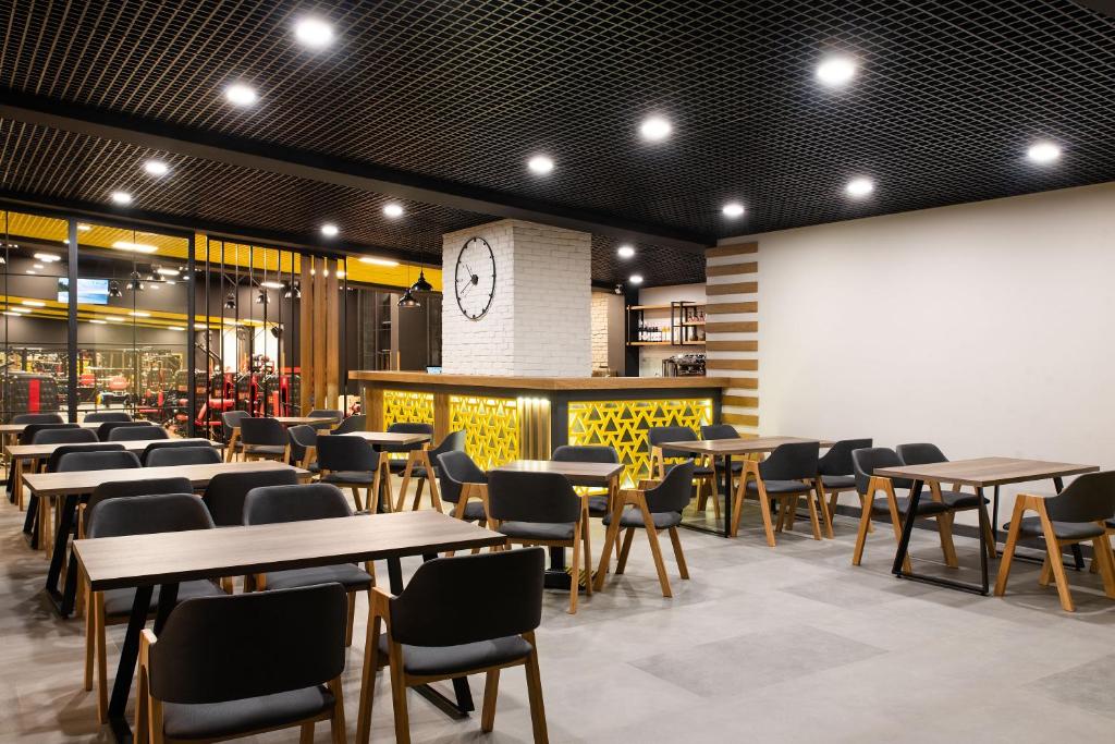 Restaurant, Aquatek Resort Spa & Aquapark in Yerevan