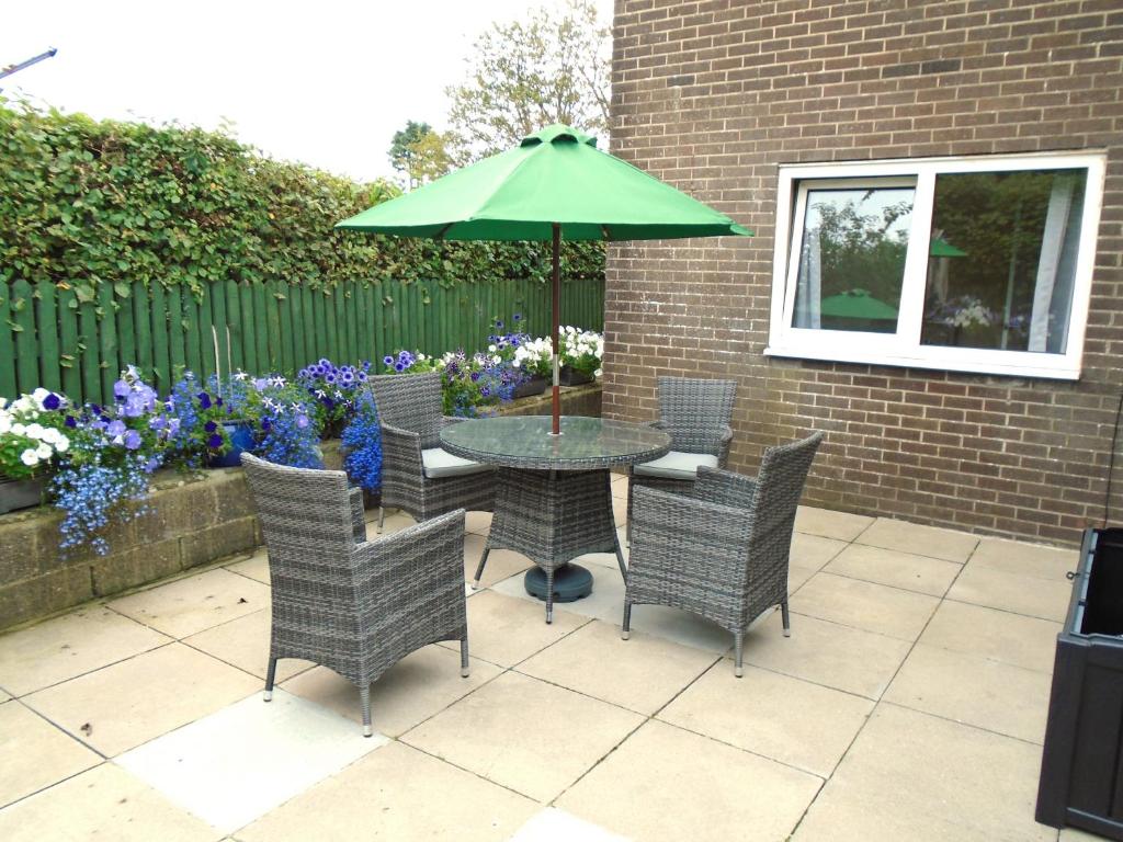 Ty'r Ardd - An immaculate 2 bedroom bungalow close to the beach, Pendine