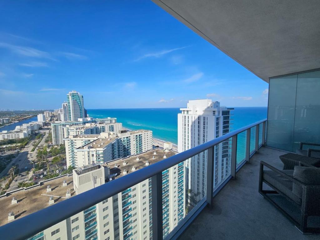 Lyfe-2210, Hollywood