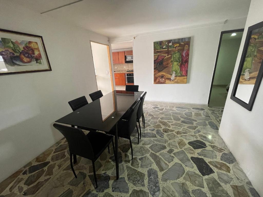 Apartamento cómodo en laureles, grande , céntrico , bien ubicado Apto303 - 3