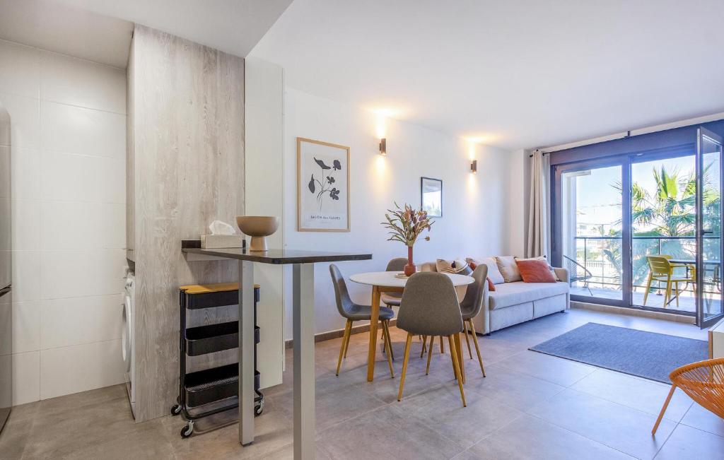 1 Bedroom Beach Front Apartment In Denia - 3