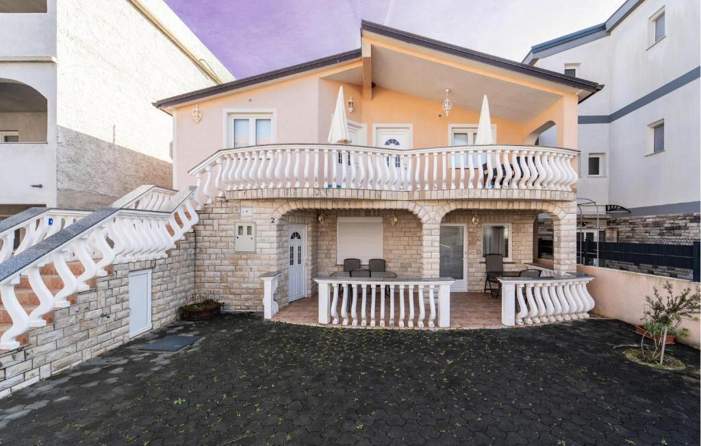 Awesome Apartment In Vir With Wi-Fi, Vir