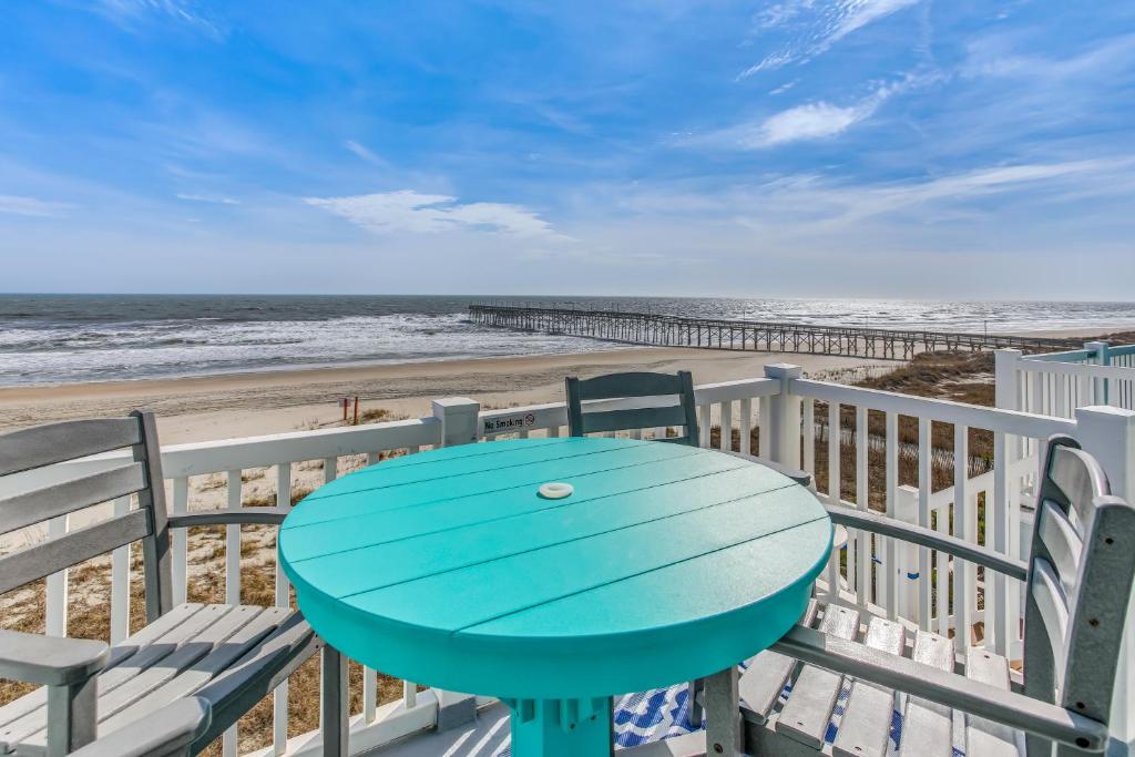 Salt and Light Oceanfront Condo with Pool and Elevator, Ocean Isle Beach