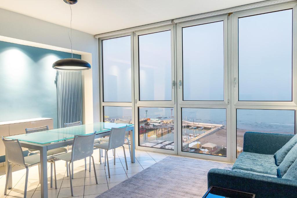 LUXURY BLUE LIVING RICCIONE PORTO - 4