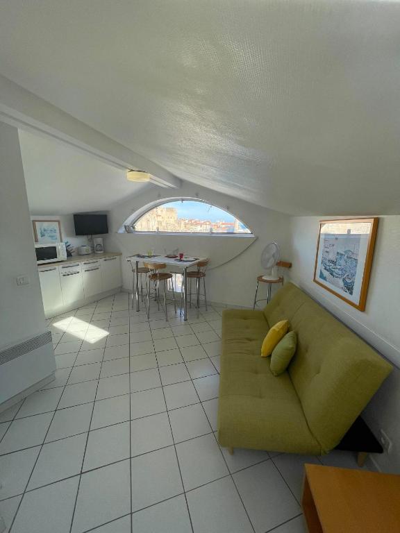 3CONV48- Charmant T2 avec vue imprenable en face plage Collioure - 3