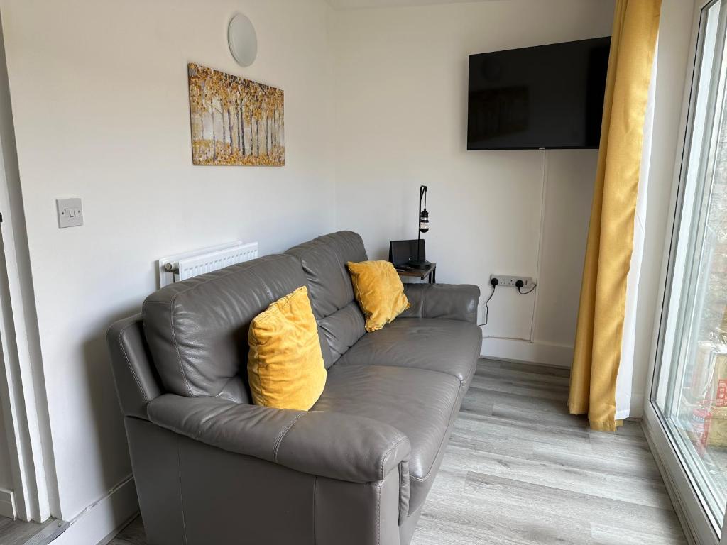 Carmen Sylva ground floor flat in Llandudno - pet-friendly north Wales stay