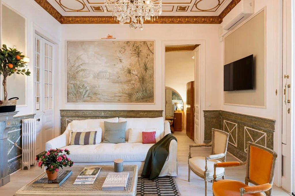 The Collection Barcelona - Placa Catalunya V Charming and Exquisite 5Bd Apartment with Large Balcony - 5