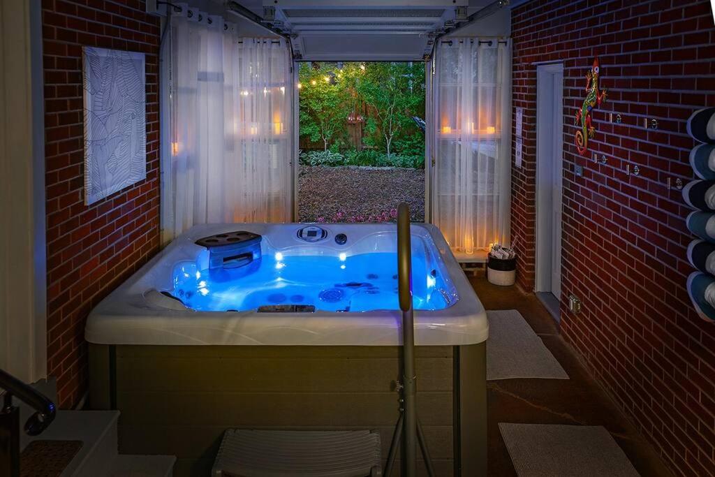 Refreshing Mid Mod Retreat BG, Bowling Green