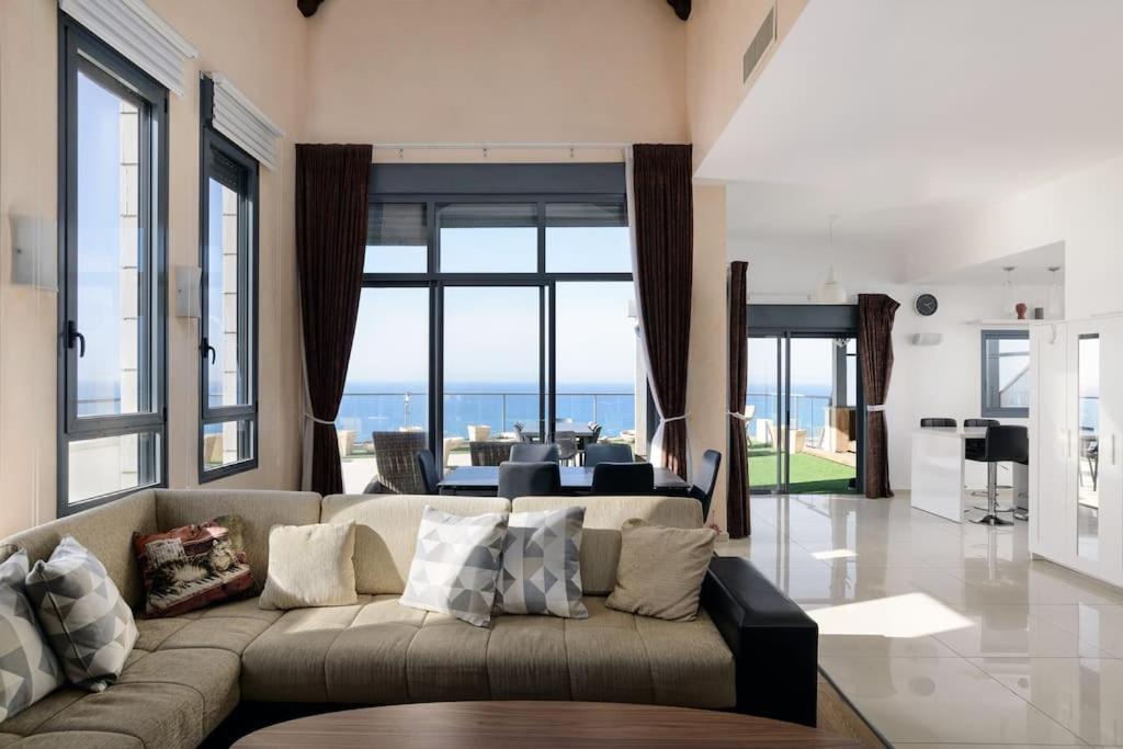 Kitchen, Jacuzzi Penthouse with Sea View in Natanya in Netanya