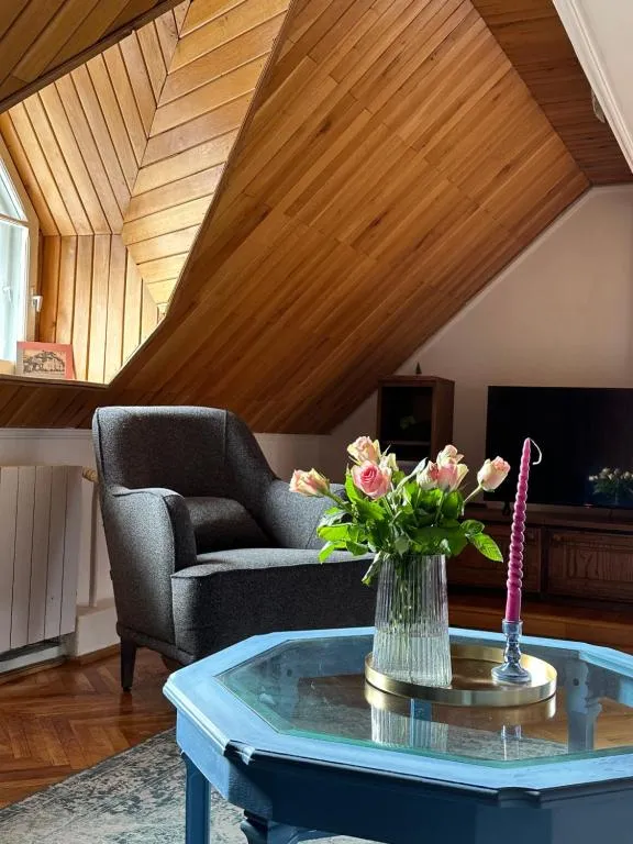 Pine Peak Apartments, hotel in Predeal
