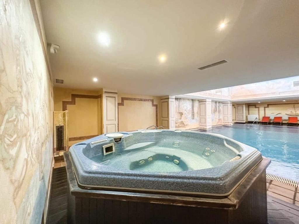 Sea Views Indoor Pool Sauna Gym Wifi - 5