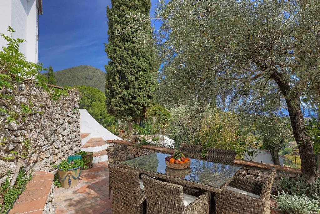 The Old Mill: Pool Sleeps 8 WiFi 4 bed views - 5