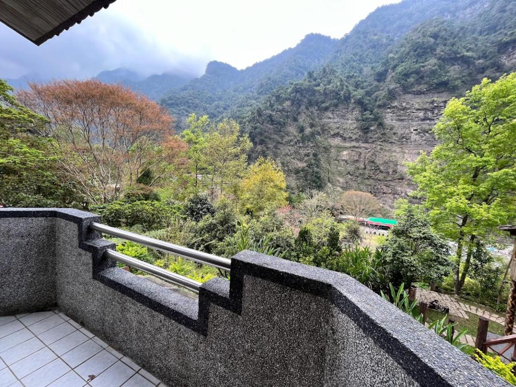 石壁彩虹民宿