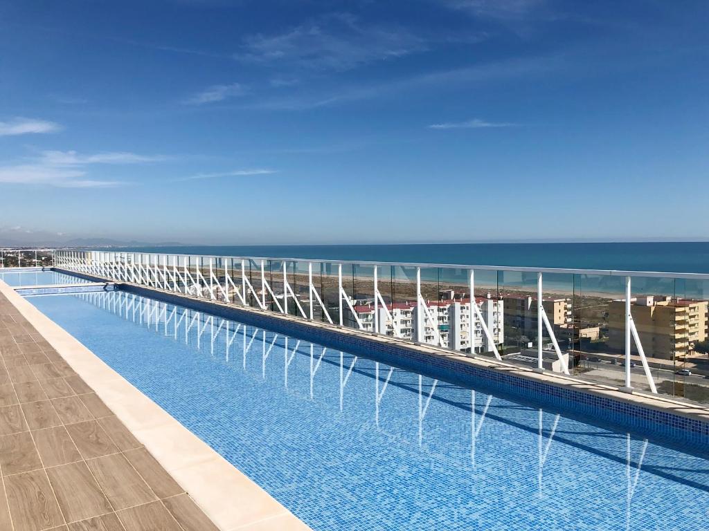 Global Vacacional, Moderno apartamento con piscina y terraza en la playa de Canet - 2