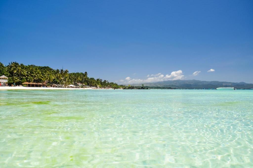 Boracay Travelodge Beach Resort 4