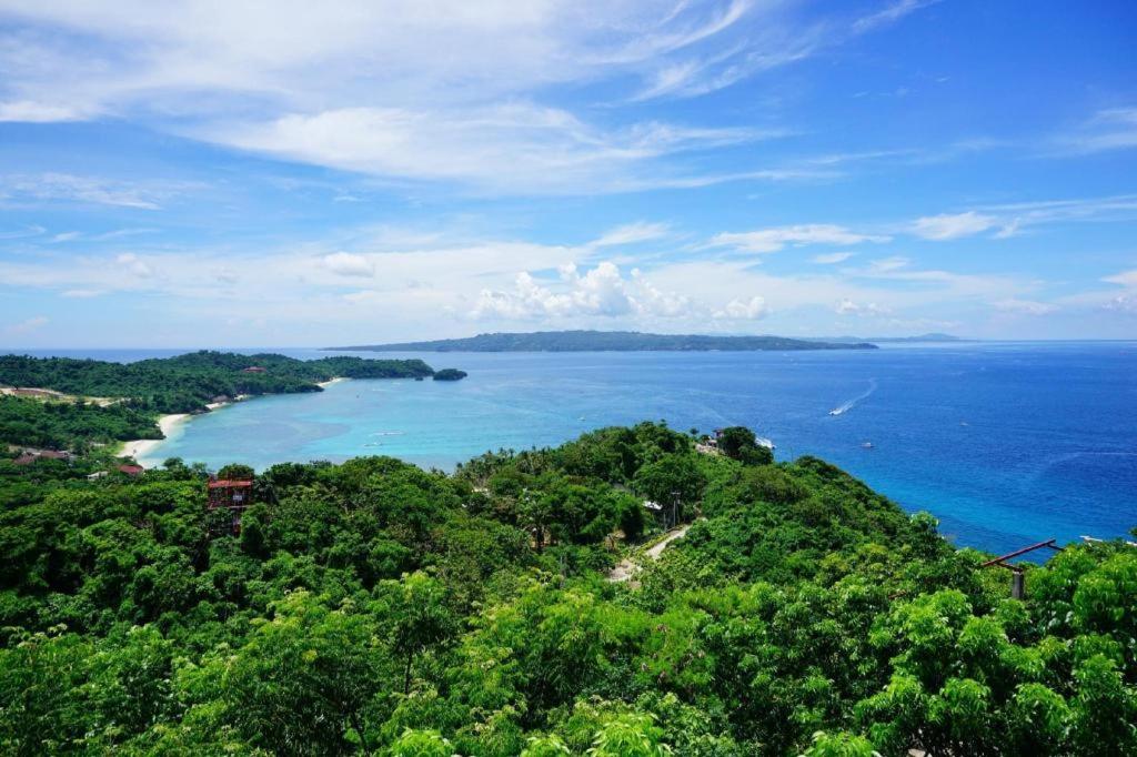 Boracay Travelodge Beach Resort 9