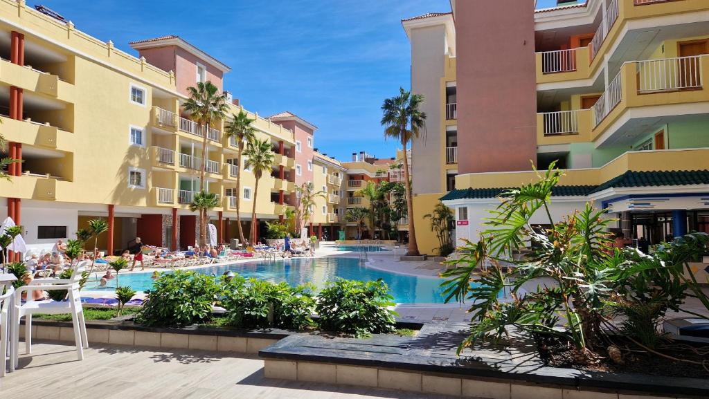 Hotel Chatur Costa Caleta — Swimming pool in Caleta De Fuste, Canary Islands