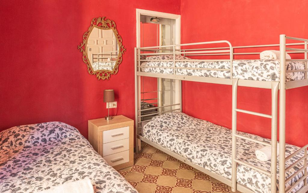 Private Rooms in Historic Building on the Square - 2