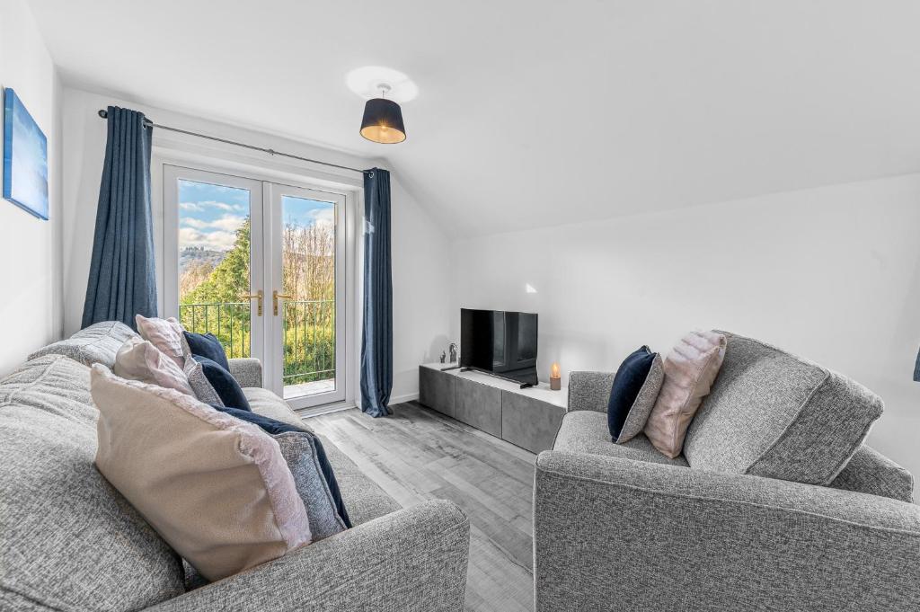 Two minute walk from the World of Beatrix Potter, apartment with parking, Bowness-on-Windermere