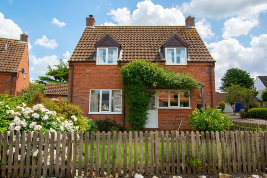 Pebble Beach -Coastal Gem _ Weybourne - Crabpot Cottages Sheringham, Weybourne