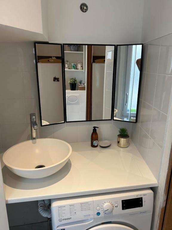 Central Paris, Quiet Apartment in Le Marais AC and near Metro - 5