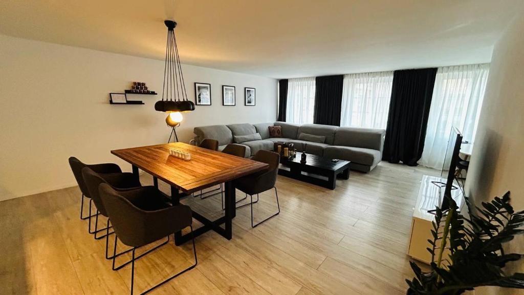 Paradeplatz Apartment by Airhome