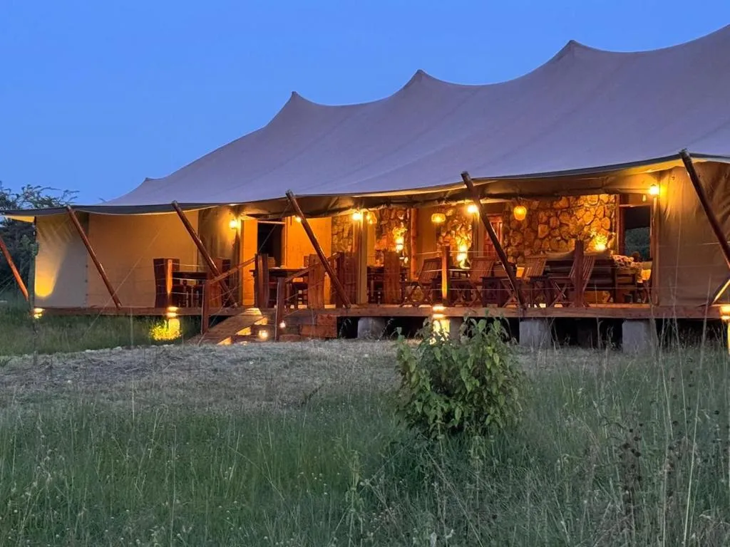 Alama Camp Mara, hotel in Ololaimutiek