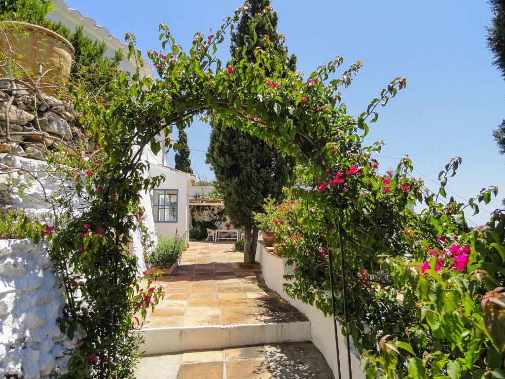 Half Moon House - 3