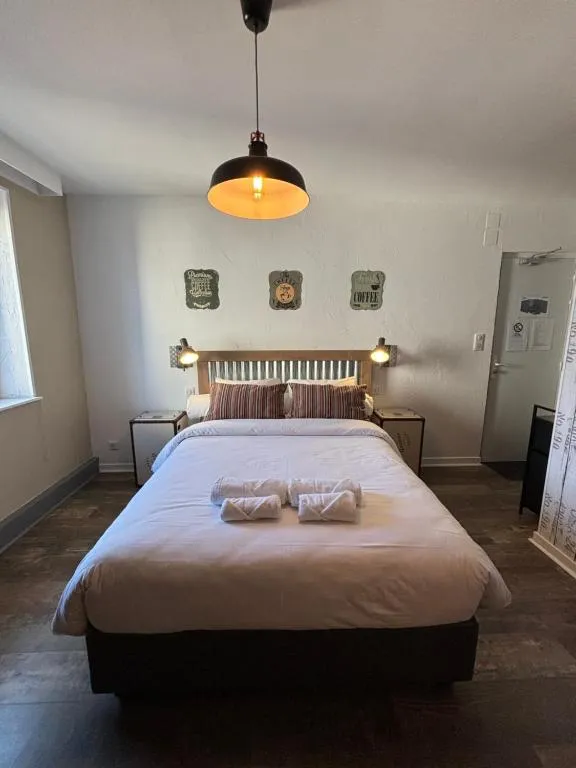 Hôtel-Restaurant Le Hauteville，位于欧特维尔－隆普内斯的酒店
