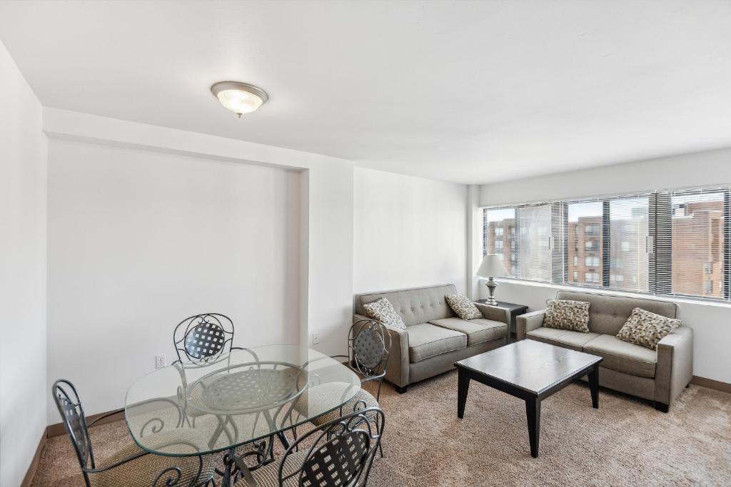 Pp 1114 Beautiful Professional 1br Apt, Pool, Harrisburg