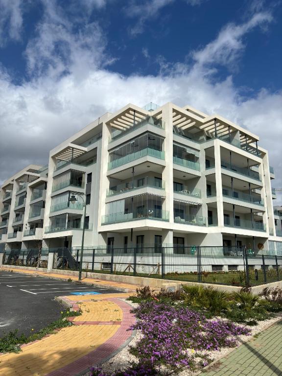 New penthouse with sunny beach view - 2