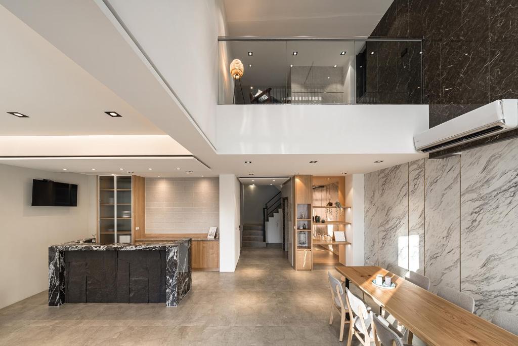 Antler Guest House, Magong