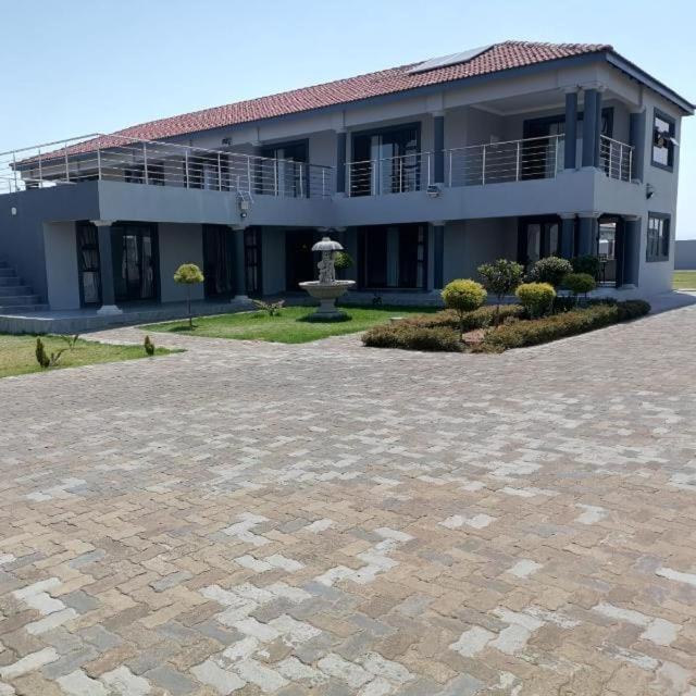 Dudsk Enyonini, Newcastle