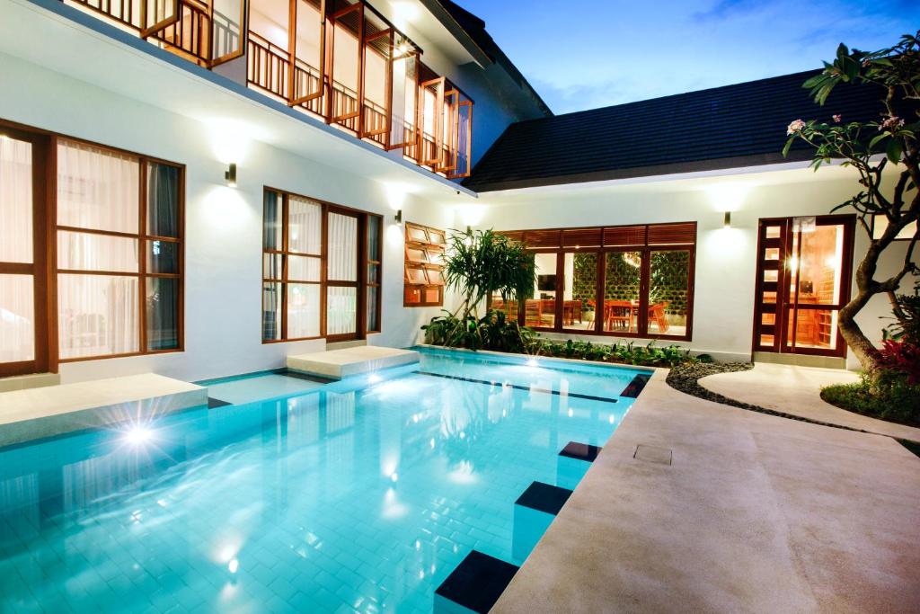 Pudak Sari Unizou Hostel, Kuta