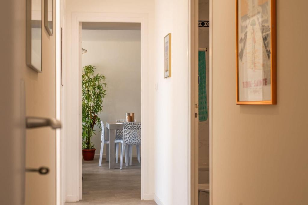 3-Br Apartment Terrace steps from Beaches - 3