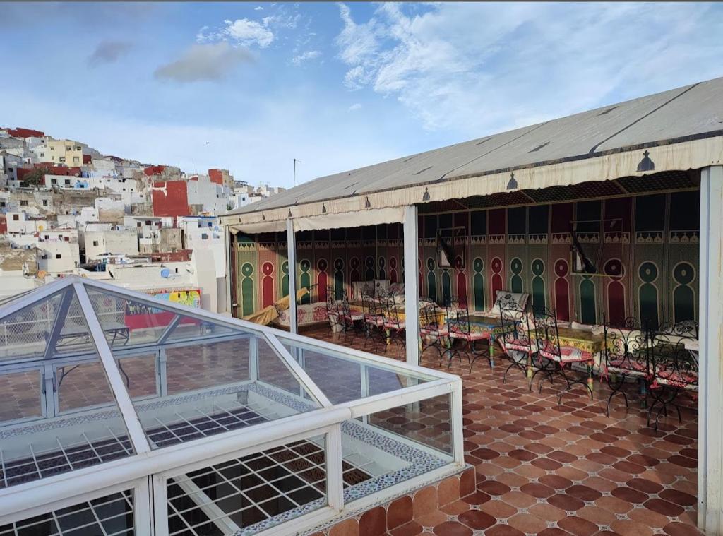 2. Riad Las..