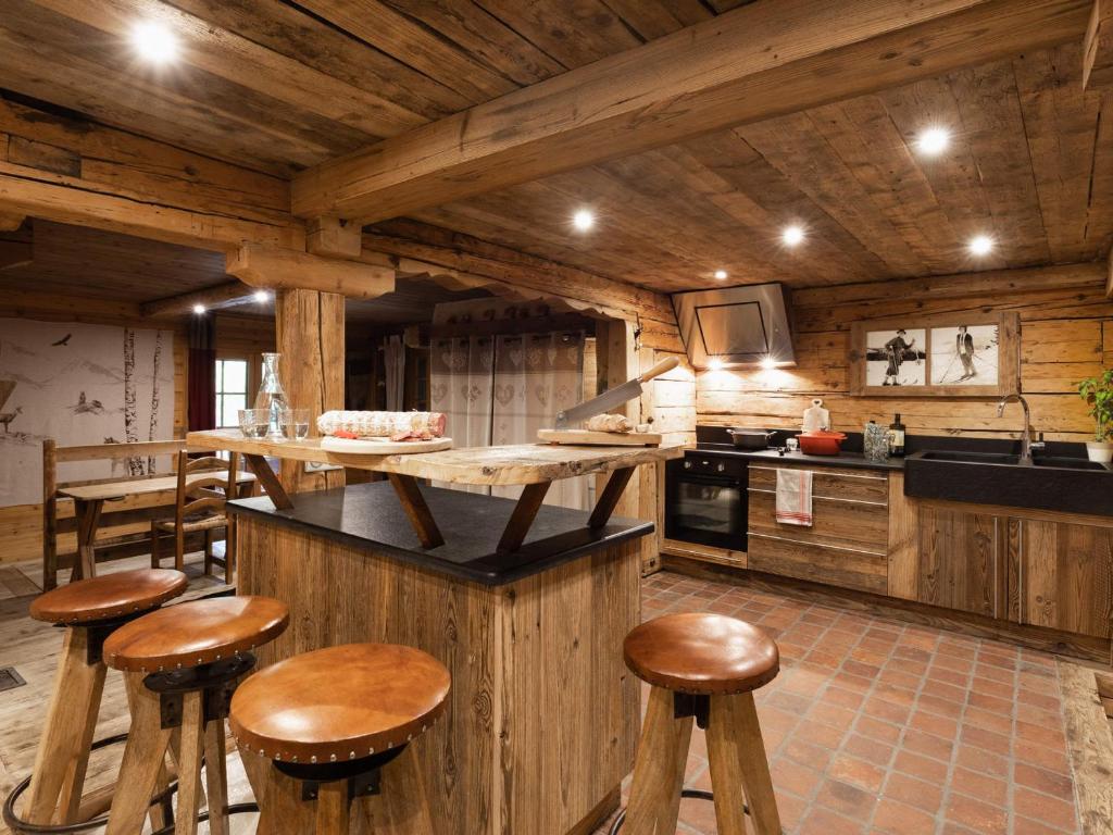Chalet savoyard rénové, 10 pers, proche pistes, animaux admis - FR-1-304-162 - 2
