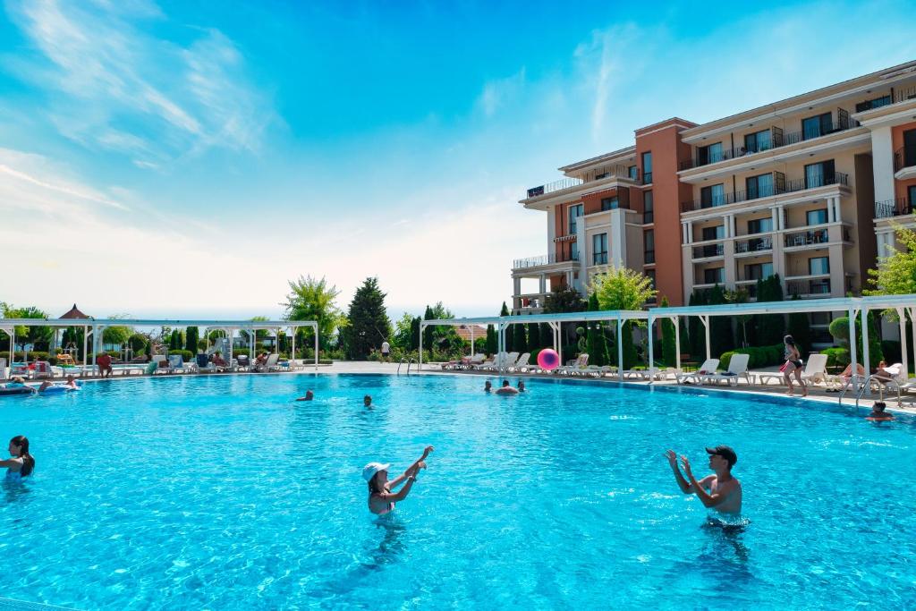 Prestige Fort Beach - Full Board — Basen in Święty Włas, Region Burgas