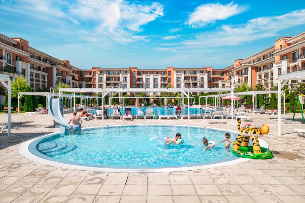 Prestige Fort Beach - Full Board — Basen in Święty Włas, Region Burgas