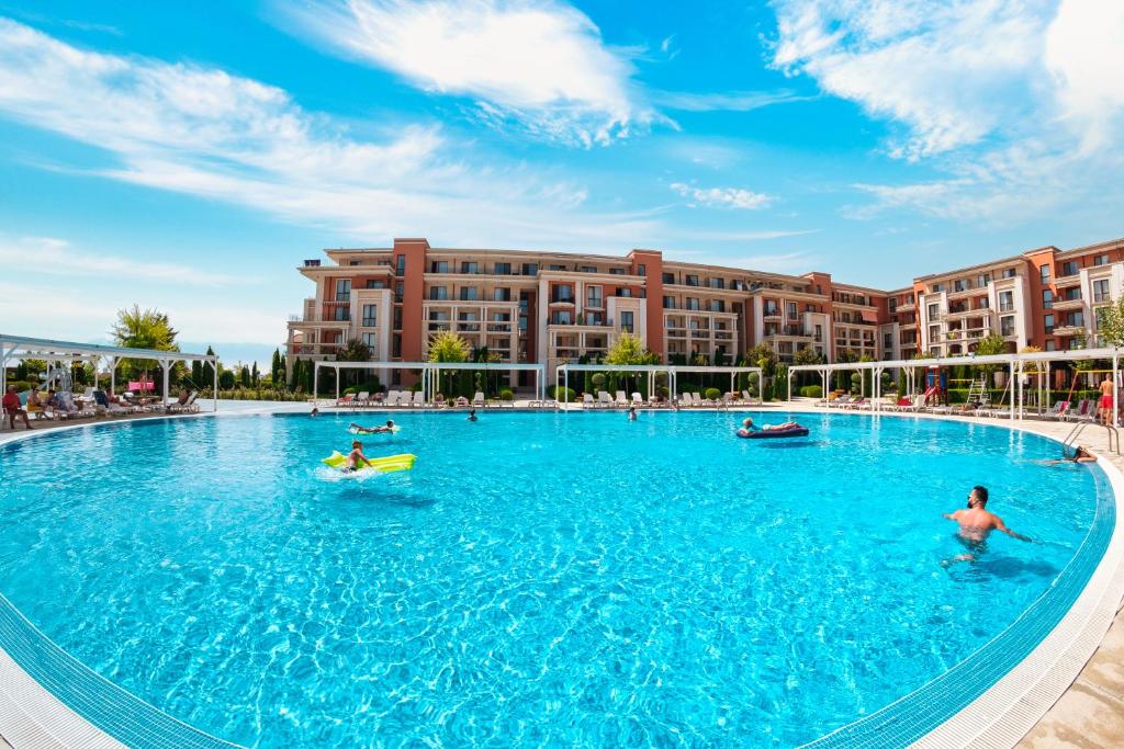 Prestige Fort Beach - Full Board — Basen in Święty Włas, Region Burgas