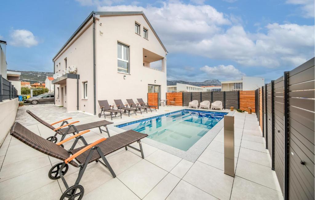 Nice Apartment In Kastel Novi With Wifi, Kaštela