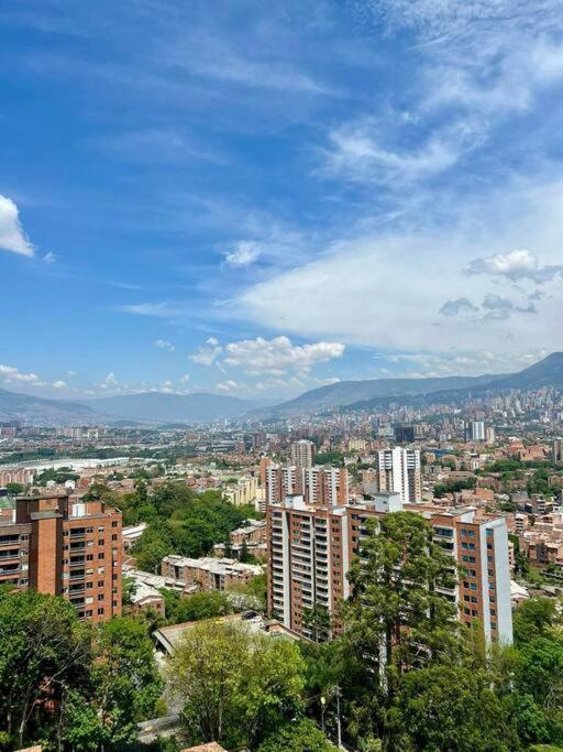 Medellin: Cozy Apat with City View - 1