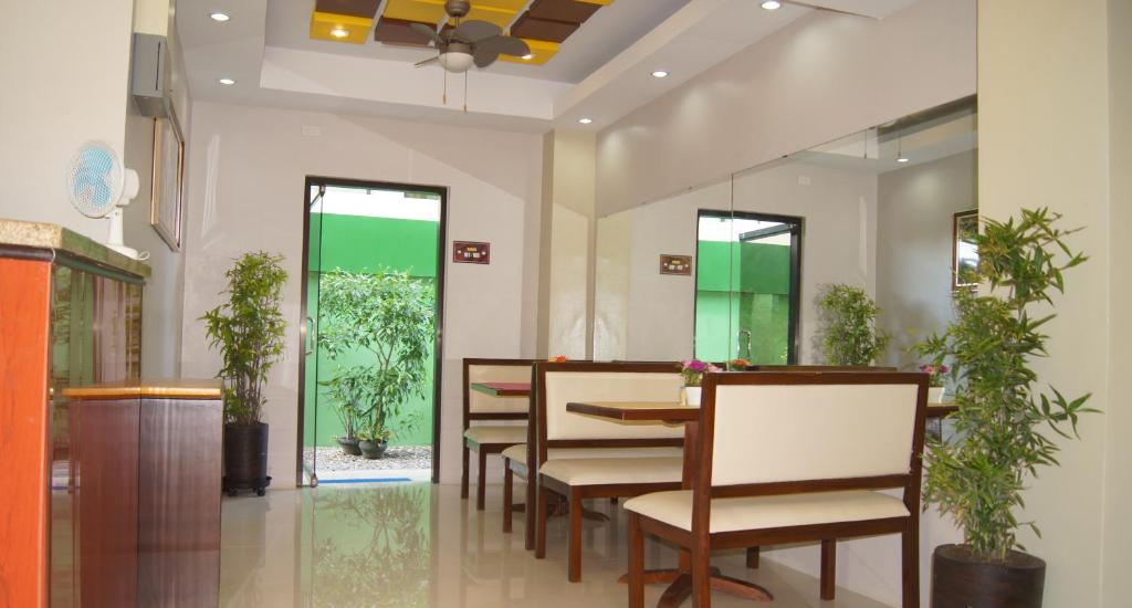 Restaurant, Staylite Park Bed and Breakfast in Bohol