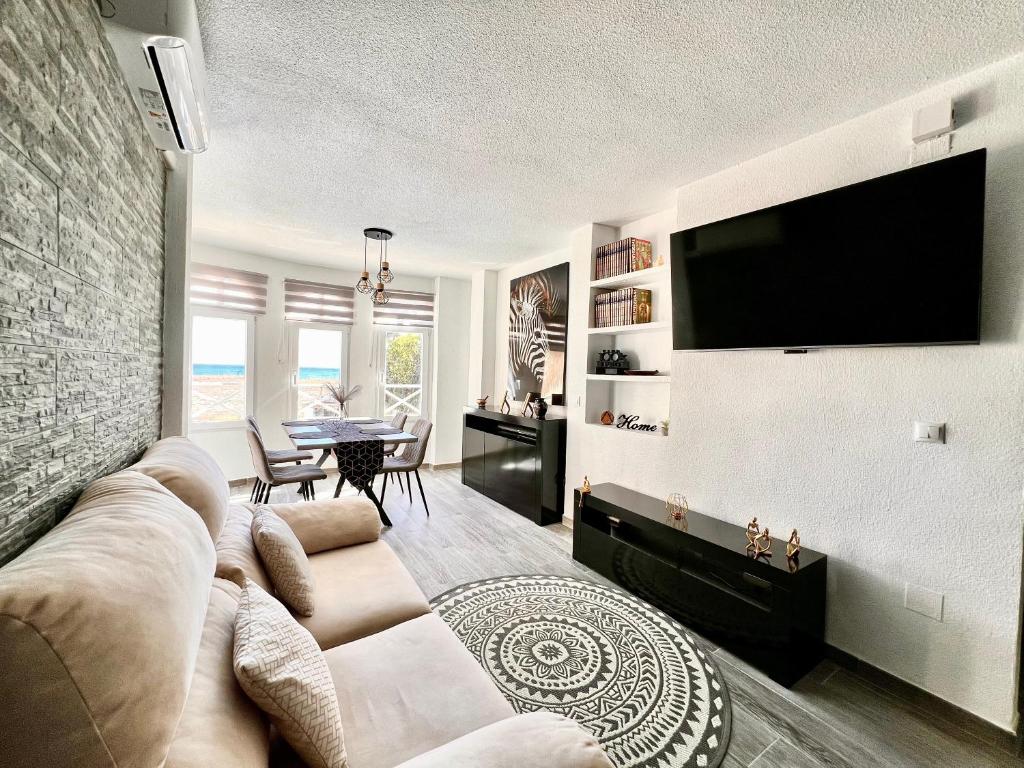 Apartamento de lujo con piscina y vistas al mar en Torrevieja - 2