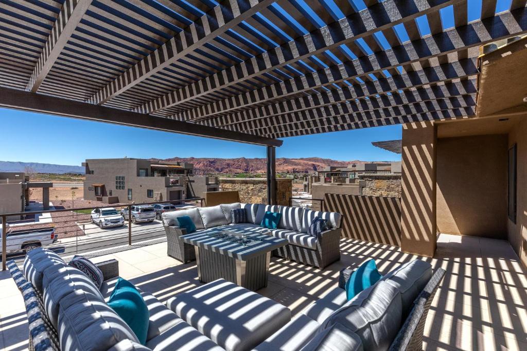 Under Par on 18, St. George